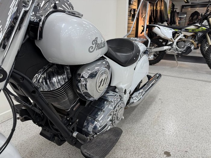 2017 INDIAN CHIEF CLASSIC White