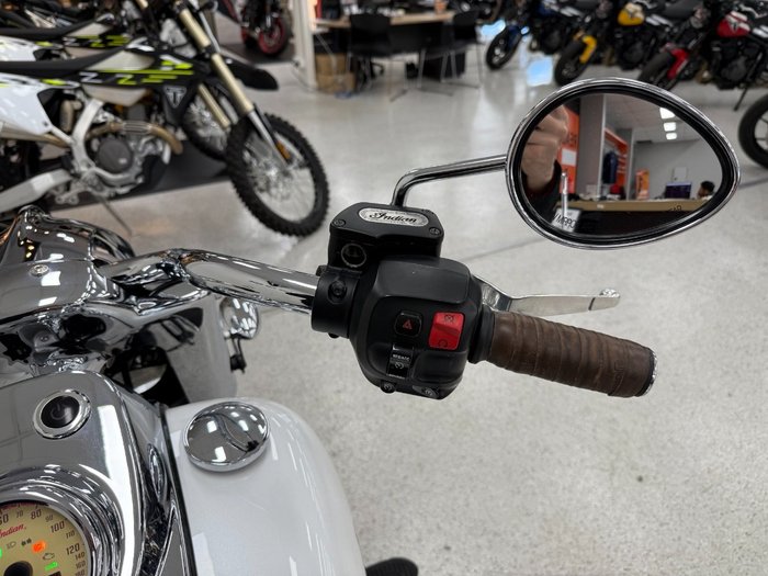 2017 INDIAN CHIEF CLASSIC White
