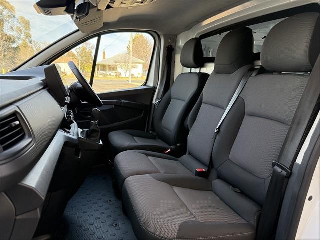 2023 Renault Trafic Crew Pro X82 MY23 Glacier White