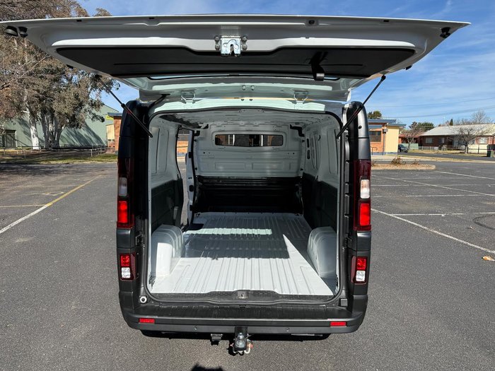 2023 Renault Trafic Crew Pro X82 MY23 Glacier White