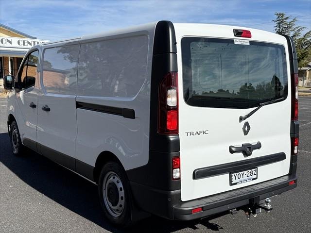 2023 Renault Trafic Crew Pro X82 MY23 Glacier White