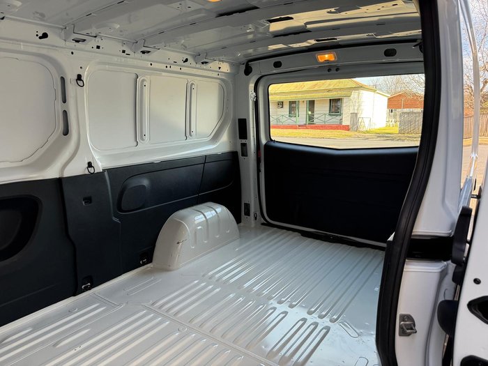 2023 Renault Trafic Crew Pro X82 MY23 Glacier White