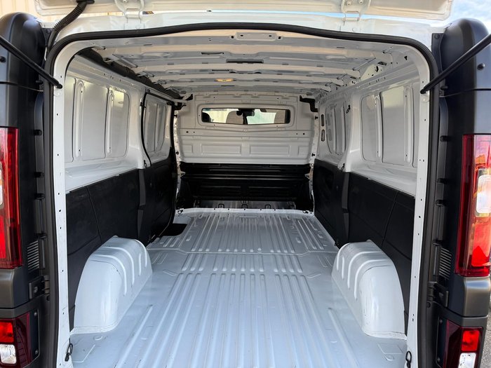 2023 Renault Trafic Crew Pro X82 MY23 Glacier White