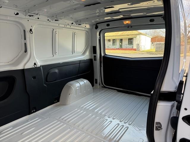 2023 Renault Trafic Crew Pro X82 MY23 Glacier White