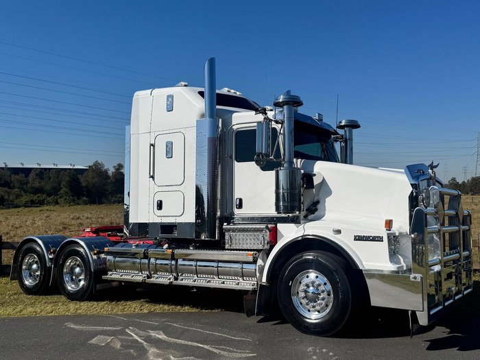 2021 Kenworth T659 **ENGINE WARRANTY** White