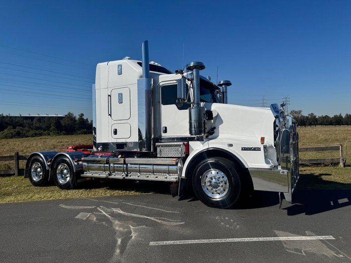 2021 Kenworth T659 **ENGINE WARRANTY** White