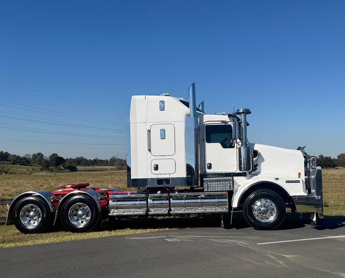2021 Kenworth T659 **ENGINE WARRANTY** White