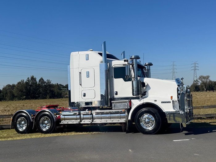 2021 Kenworth T659 **ENGINE WARRANTY** White