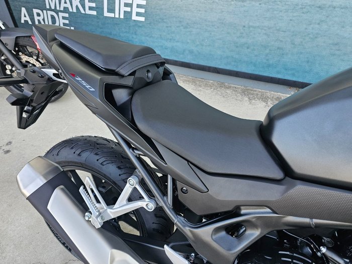 2025 Honda CB750 (HORNET) Black