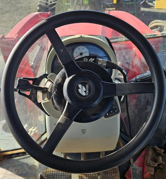 2016 Massey Ferguson 7724 Dyna 6 Red