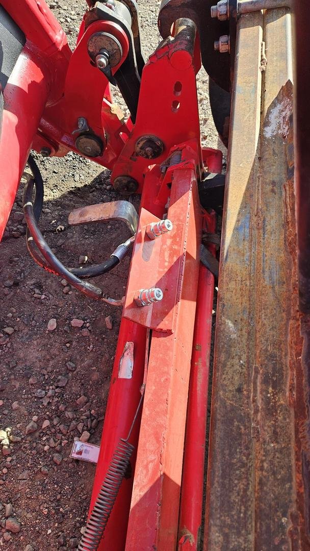 2016 Massey Ferguson 7724 Dyna 6 Red