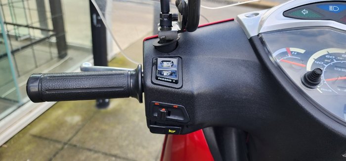 2008 Honda SH150i RED