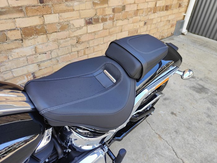 2025 HARLEY-DAVIDSON BREAKOUT 117 (FXBR) ROAD BLACK