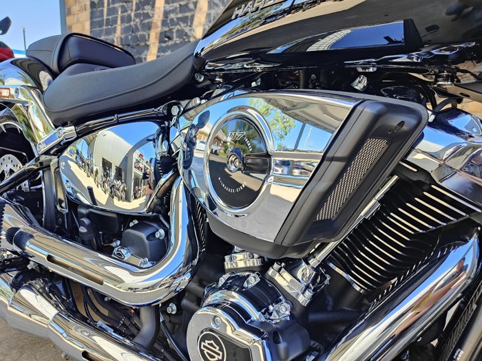 2025 HARLEY-DAVIDSON BREAKOUT 117 (FXBR) ROAD BLACK