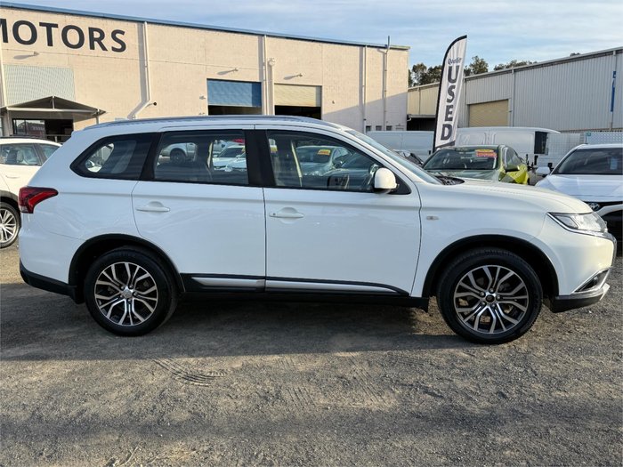2018 MITSUBISHI OUTLANDER ES 5 SEAT (AWD)