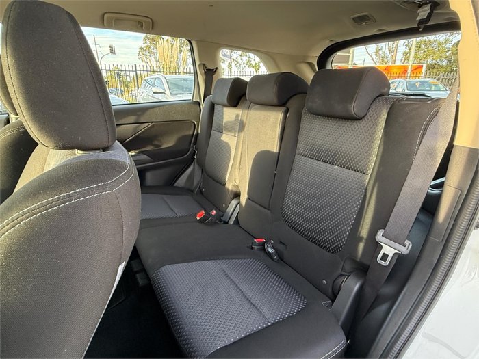 2018 MITSUBISHI OUTLANDER ES 5 SEAT (AWD)