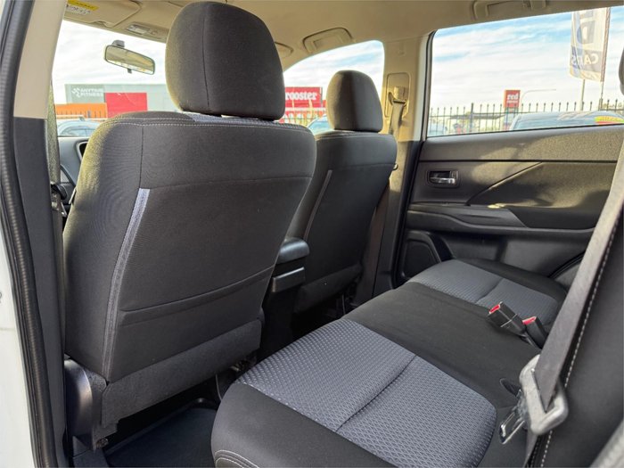 2018 MITSUBISHI OUTLANDER ES 5 SEAT (AWD)