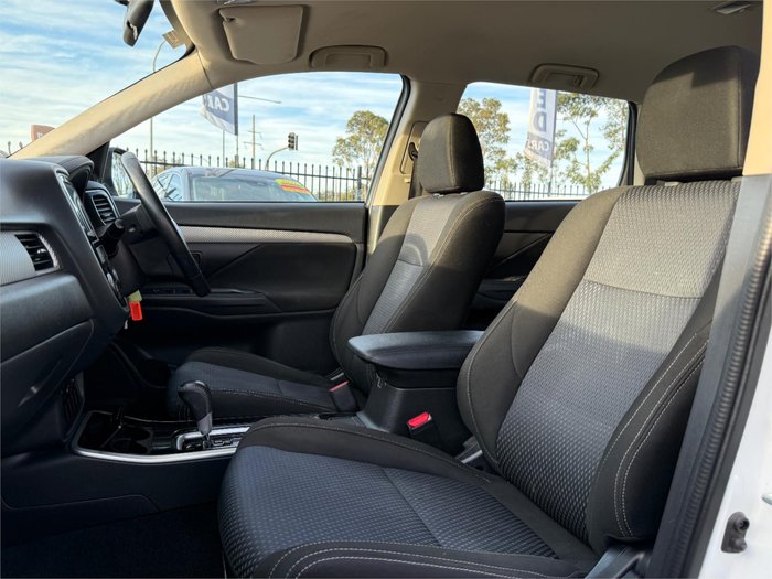 2018 MITSUBISHI OUTLANDER ES 5 SEAT (AWD)