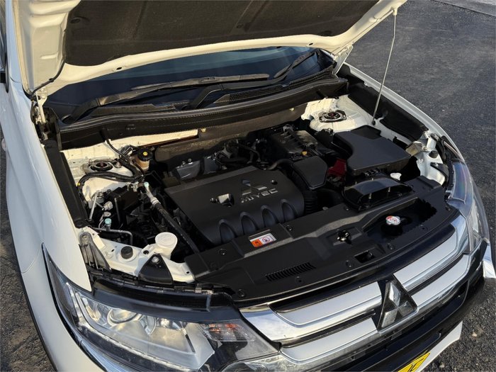 2018 MITSUBISHI OUTLANDER ES 5 SEAT (AWD)