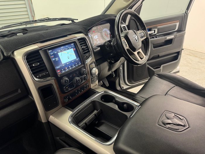 2019 RAM 1500 Laramie DS MY19 4X4 Dual Range Bright White