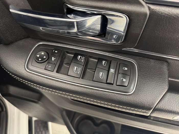 2019 RAM 1500 Laramie DS MY19 4X4 Dual Range Bright White