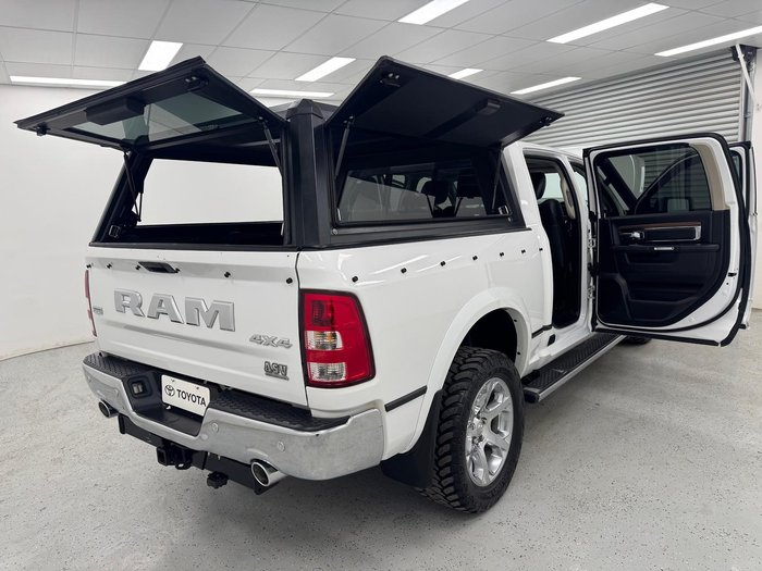2019 RAM 1500 Laramie DS MY19 4X4 Dual Range Bright White