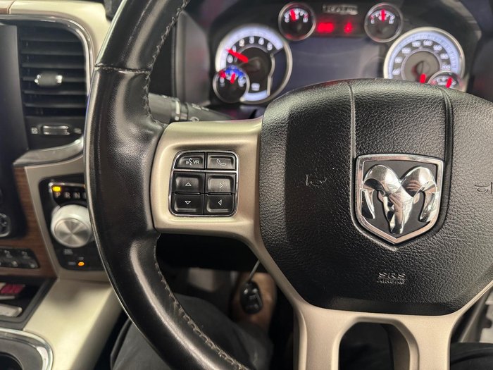 2019 RAM 1500 Laramie DS MY19 4X4 Dual Range Bright White