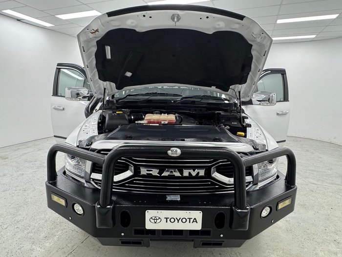 2019 RAM 1500 Laramie DS MY19 4X4 Dual Range Bright White