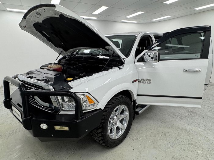 2019 RAM 1500 Laramie DS MY19 4X4 Dual Range Bright White