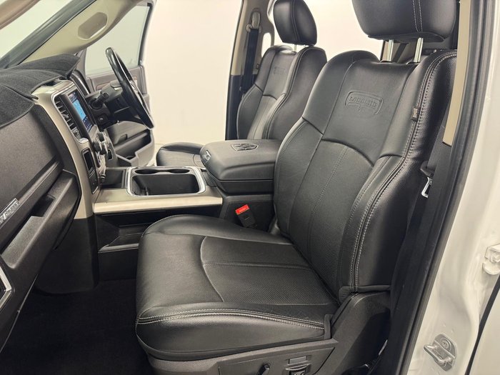 2019 RAM 1500 Laramie DS MY19 4X4 Dual Range Bright White