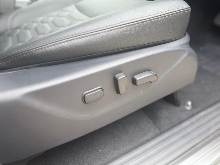 2025 Nissan Navara ST-X