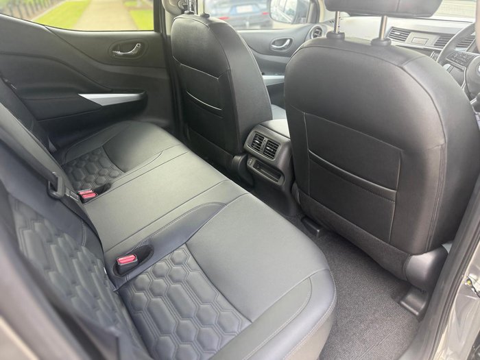 2025 Nissan Navara ST-X