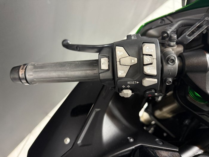 2022 Kawasaki NINJA H2 SX