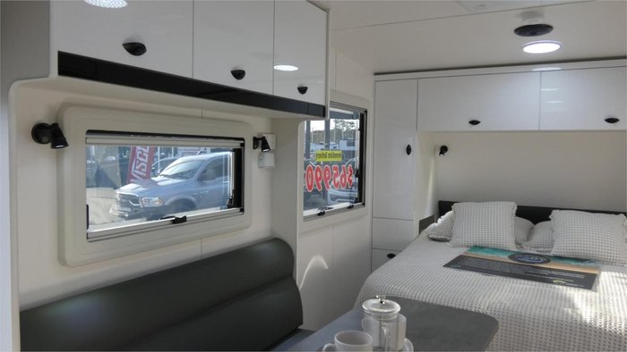 2025 Viscount V Series White