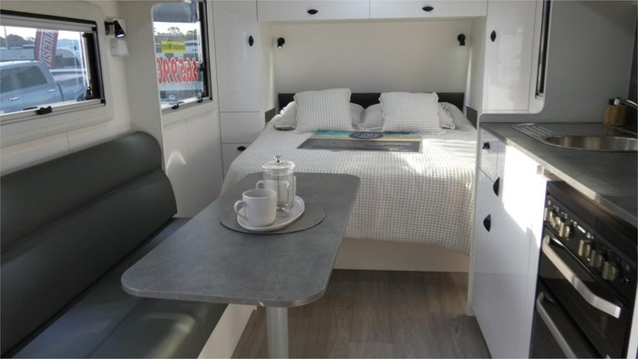 2025 Viscount V Series White