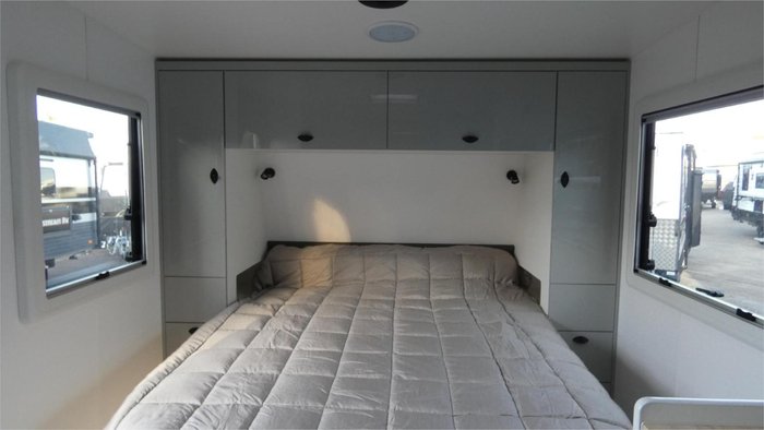 2025 Viscount V Series White