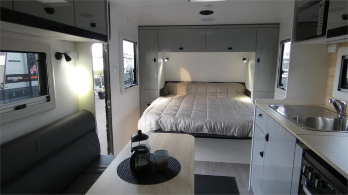 2025 Viscount V Series White