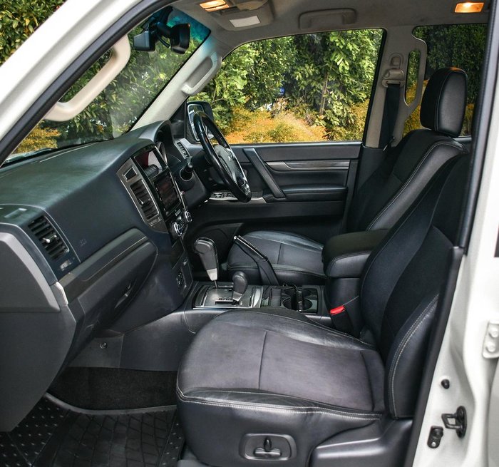 2020 Mitsubishi Pajero GLS