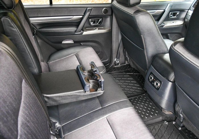 2020 Mitsubishi Pajero GLS
