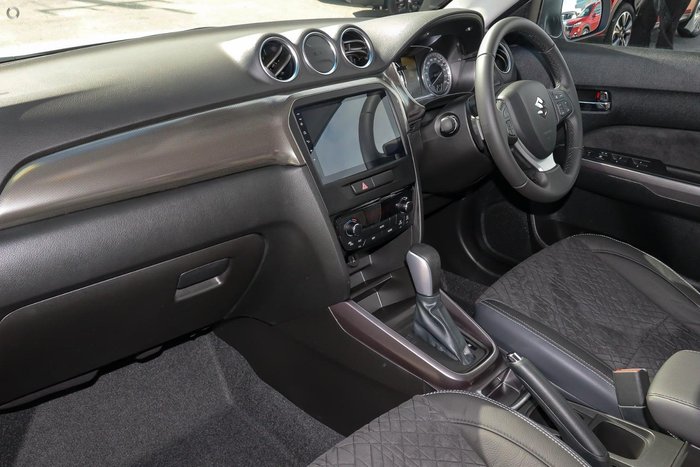 2024 Suzuki Vitara Turbo LY Series II Silky Silver