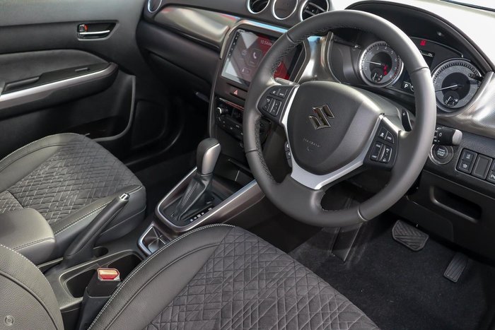 2024 Suzuki Vitara Turbo LY Series II Silky Silver