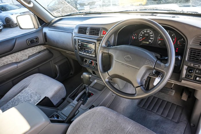 2000 Nissan Patrol ST