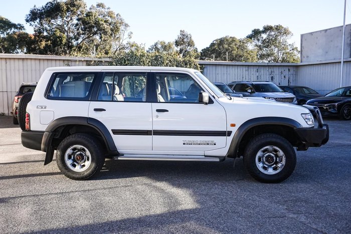 2000 Nissan Patrol ST