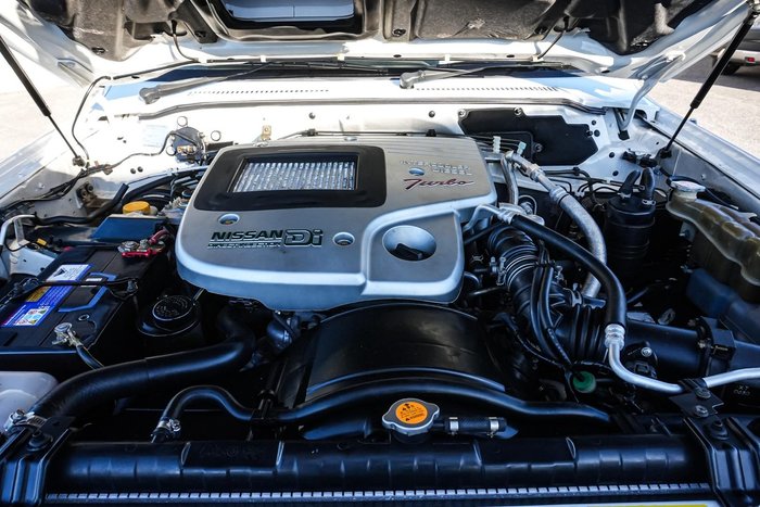 2000 Nissan Patrol ST