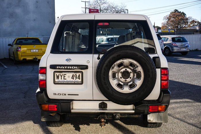 2000 Nissan Patrol ST
