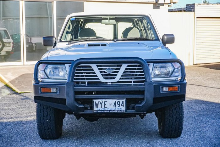 2000 Nissan Patrol ST