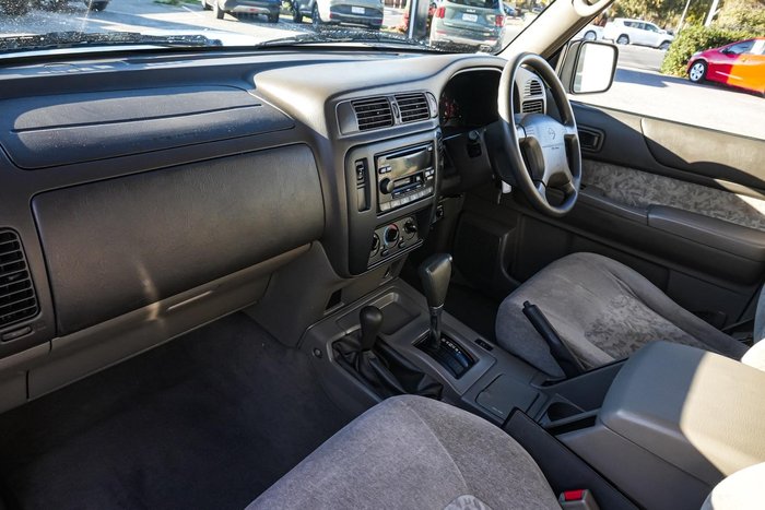 2000 Nissan Patrol ST