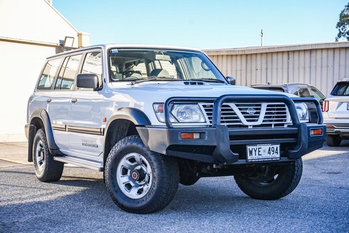 2000 Nissan Patrol ST