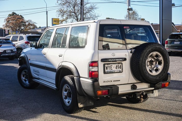 2000 Nissan Patrol ST