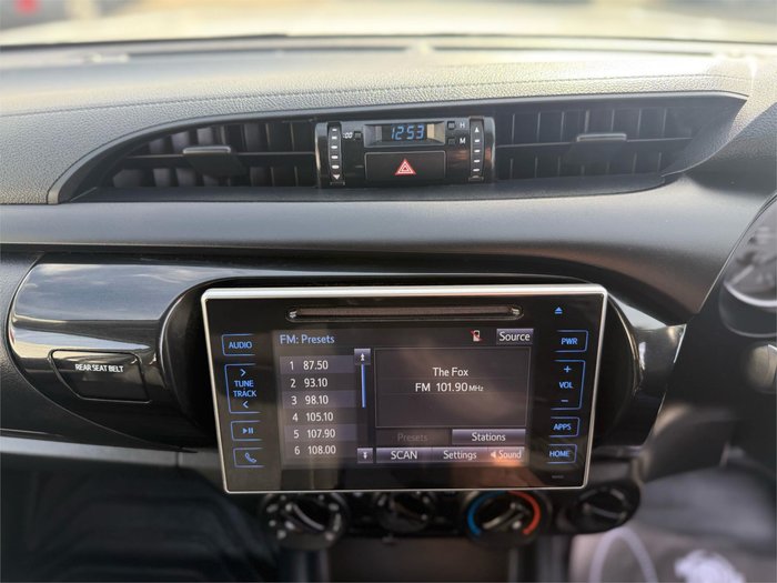 2019 Toyota Hilux SR